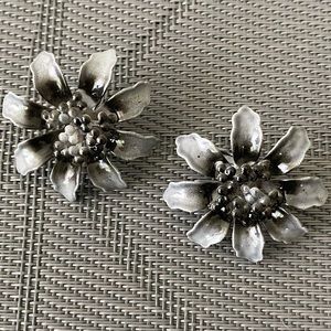 Vintage Metal Flower Earrings
